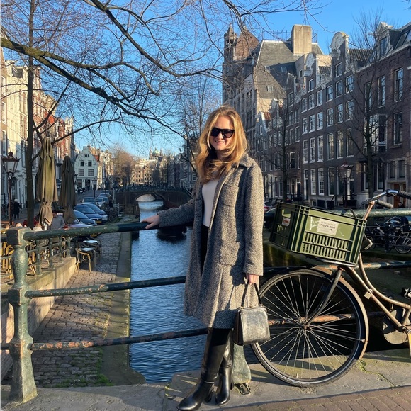 Meet your Posher, Tessa - Picture 2 of 2